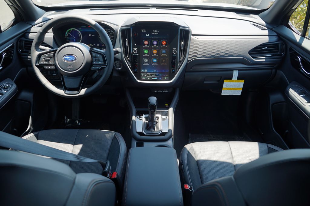 2025 Subaru Forester Touring photo 4