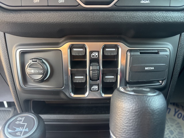 2025 Jeep Wrangler Sport S photo 17