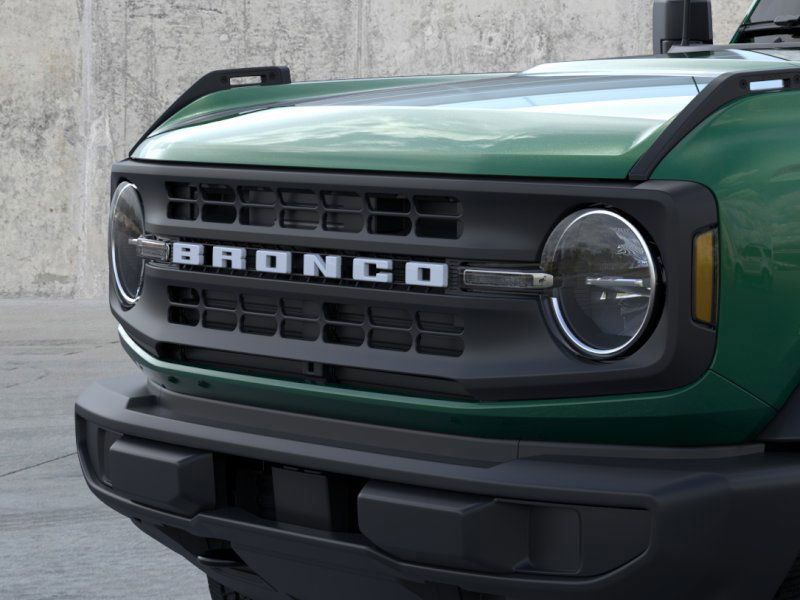 2025 Ford Bronco Base photo 16