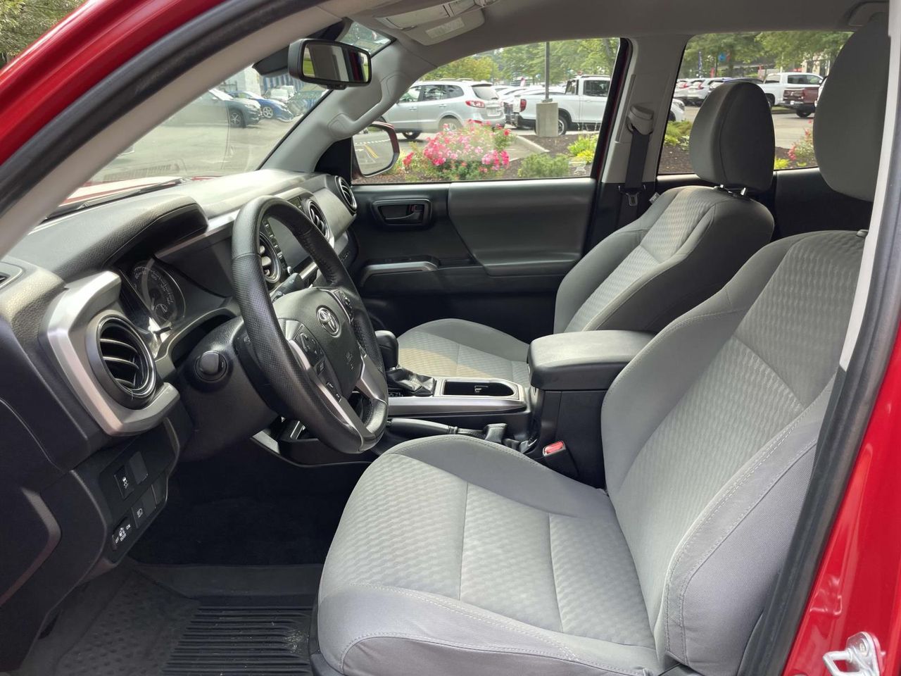 2022 Toyota Tacoma SR5 V6 photo 13