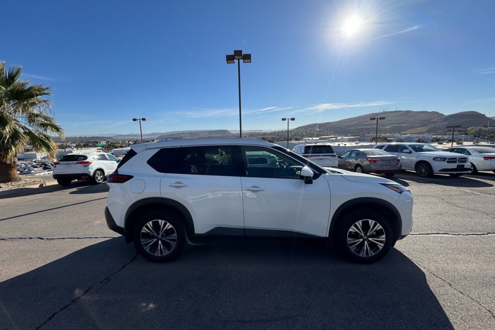 2021 Nissan Rogue SV photo 2