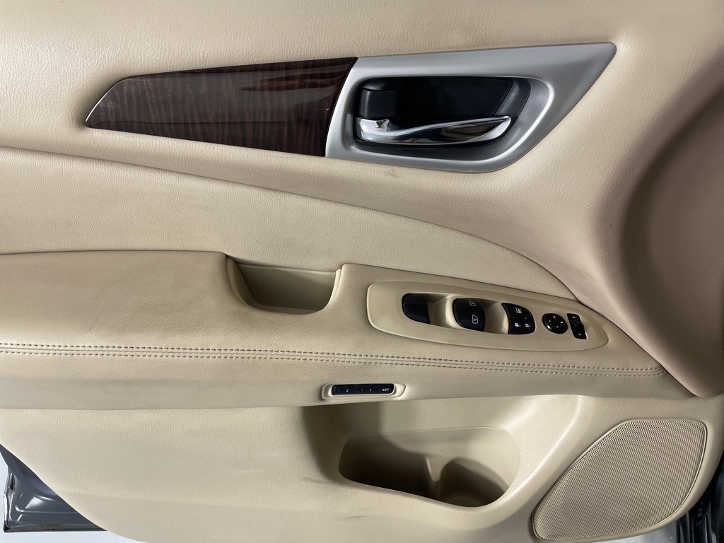 2014 Nissan Pathfinder SL photo 12