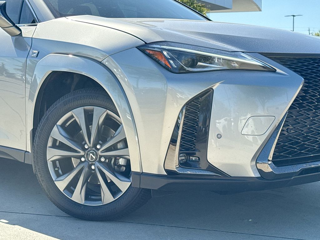 2022 Lexus UX 200 F SPORT photo 10