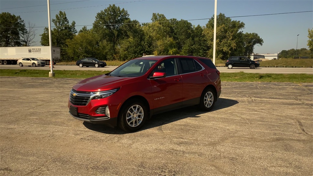 2022 Chevrolet Equinox LT photo 3