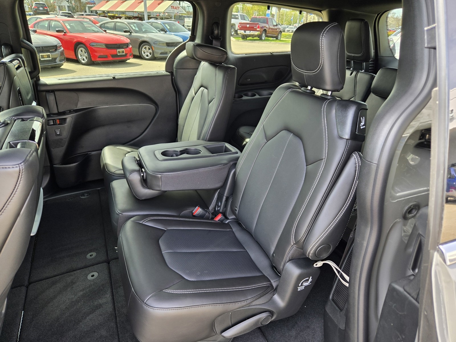 2025 Chrysler Pacifica photo 7