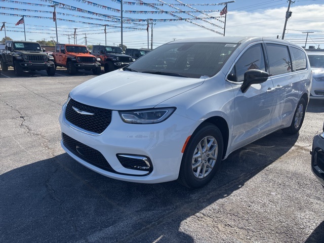 2026 Chrysler Pacifica photo 3