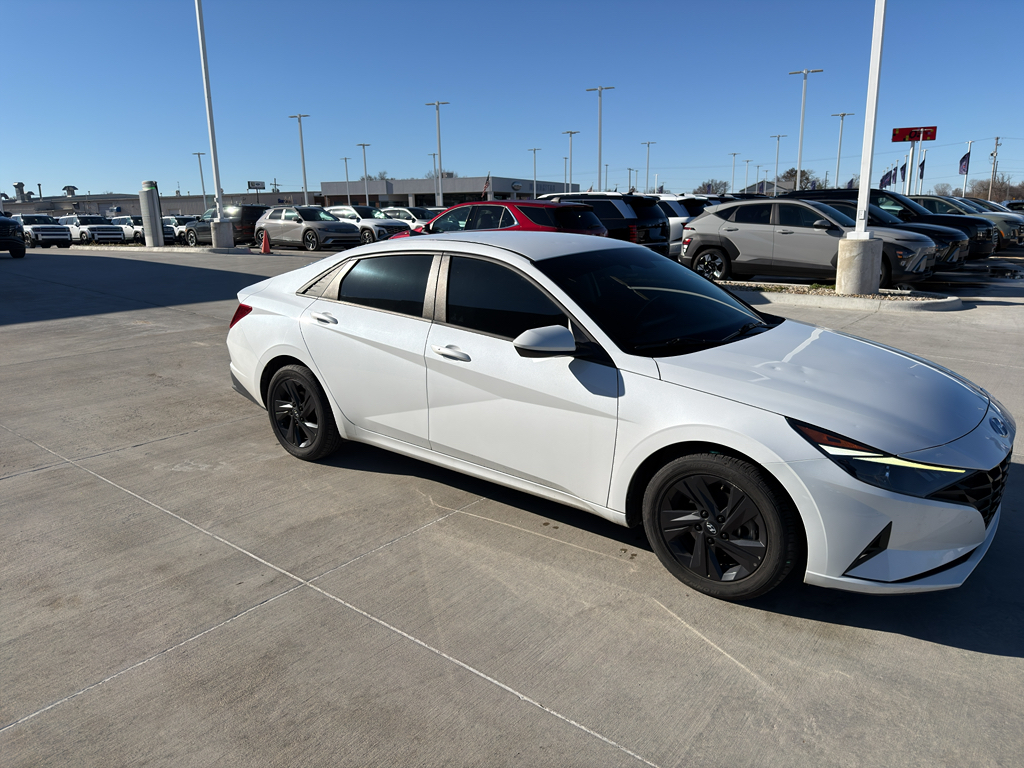 2021 Hyundai Elantra SEL Convenience photo 4