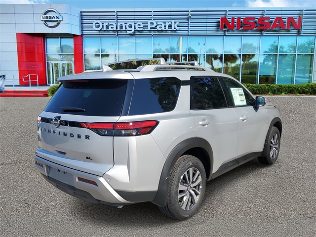2025 Nissan Pathfinder SL photo 2