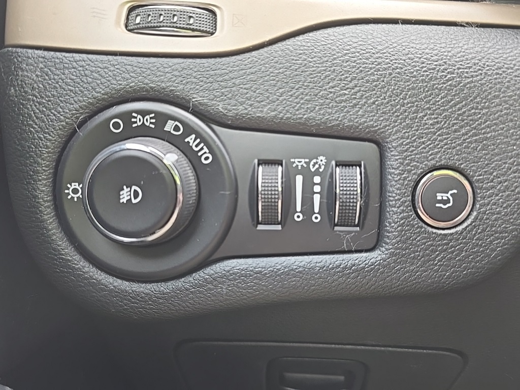 2016 Jeep Cherokee Latitude photo 18