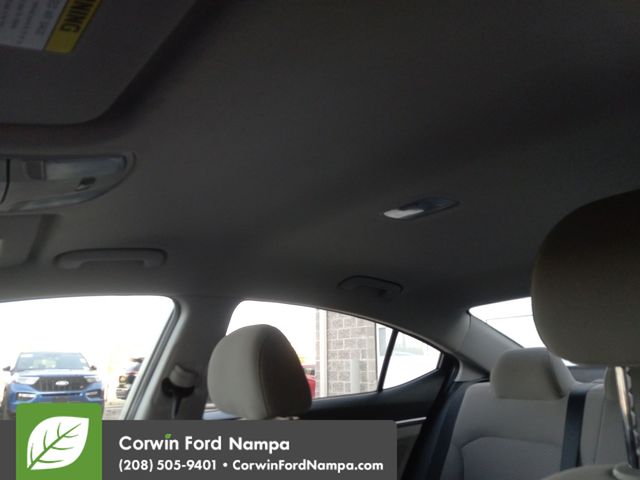 2020 Hyundai Elantra SEL photo 20