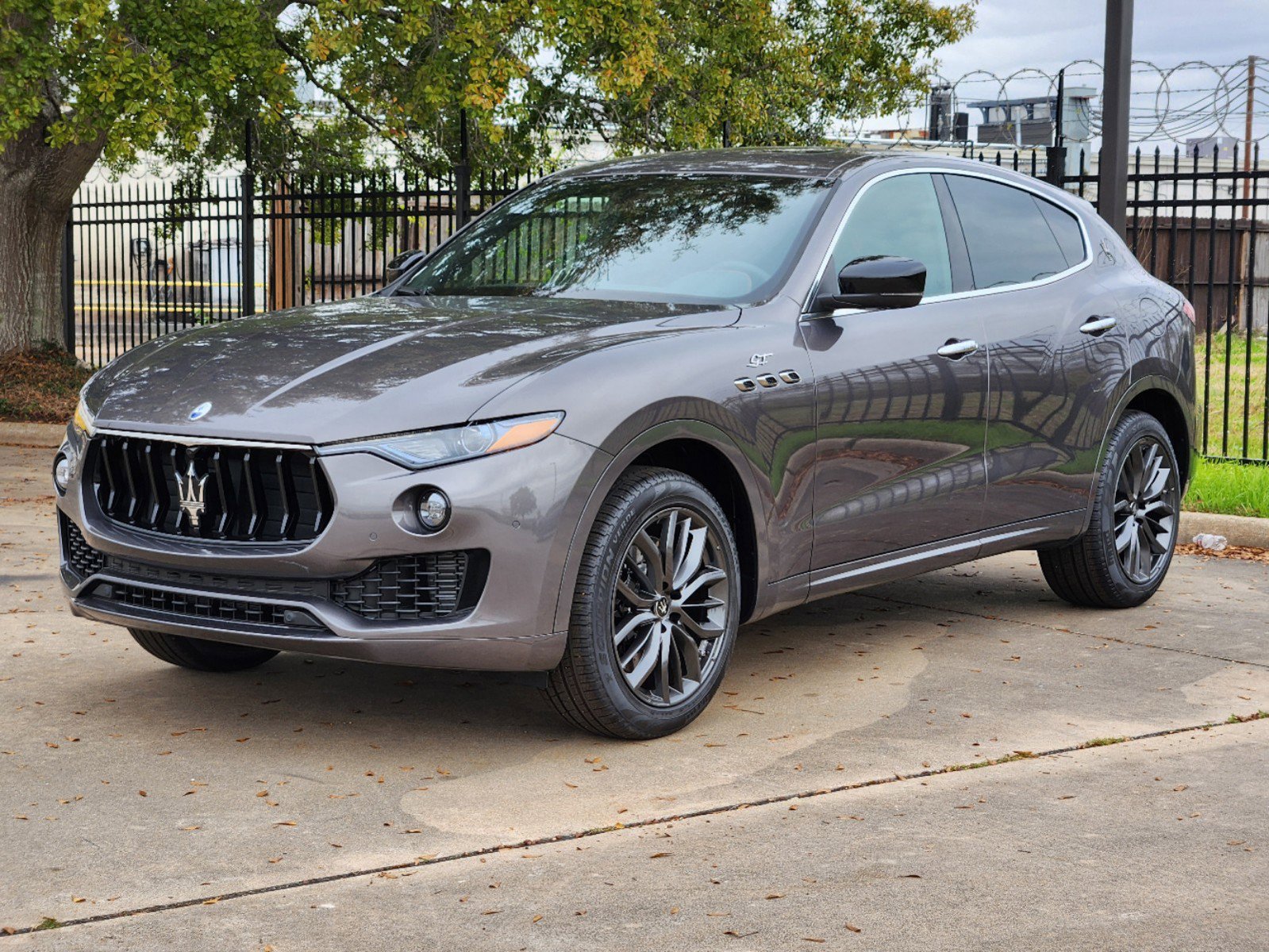 2024 Maserati Levante GT photo 3