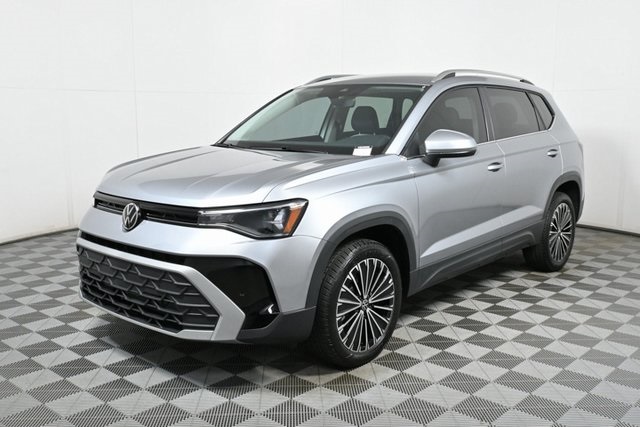 2025 Volkswagen Taos SE photo 3
