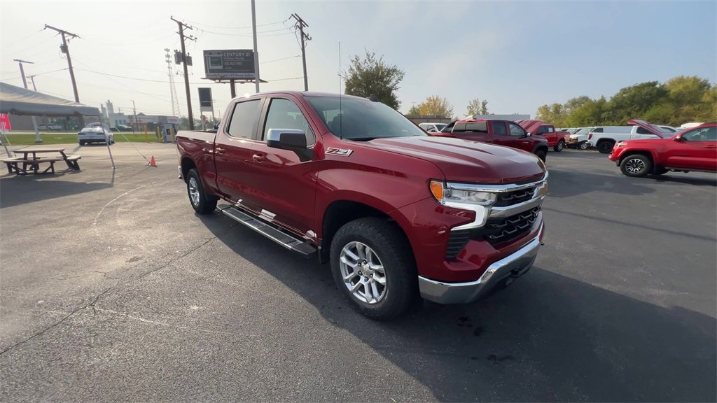 2022 Chevrolet Silverado 1500 LT photo 2