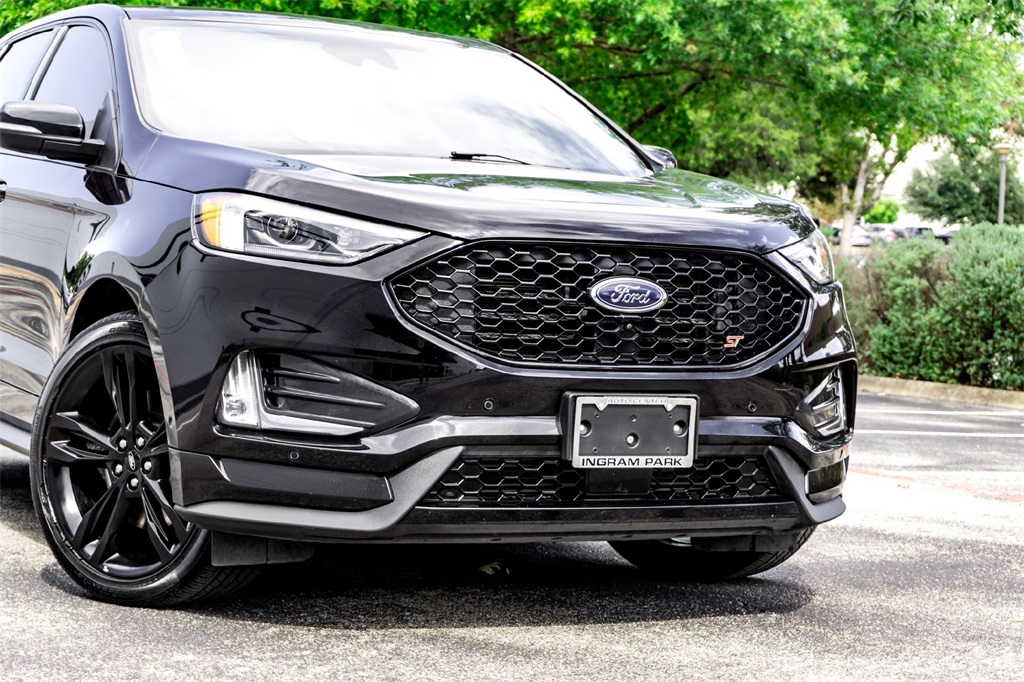 2024 Ford Edge ST photo 2