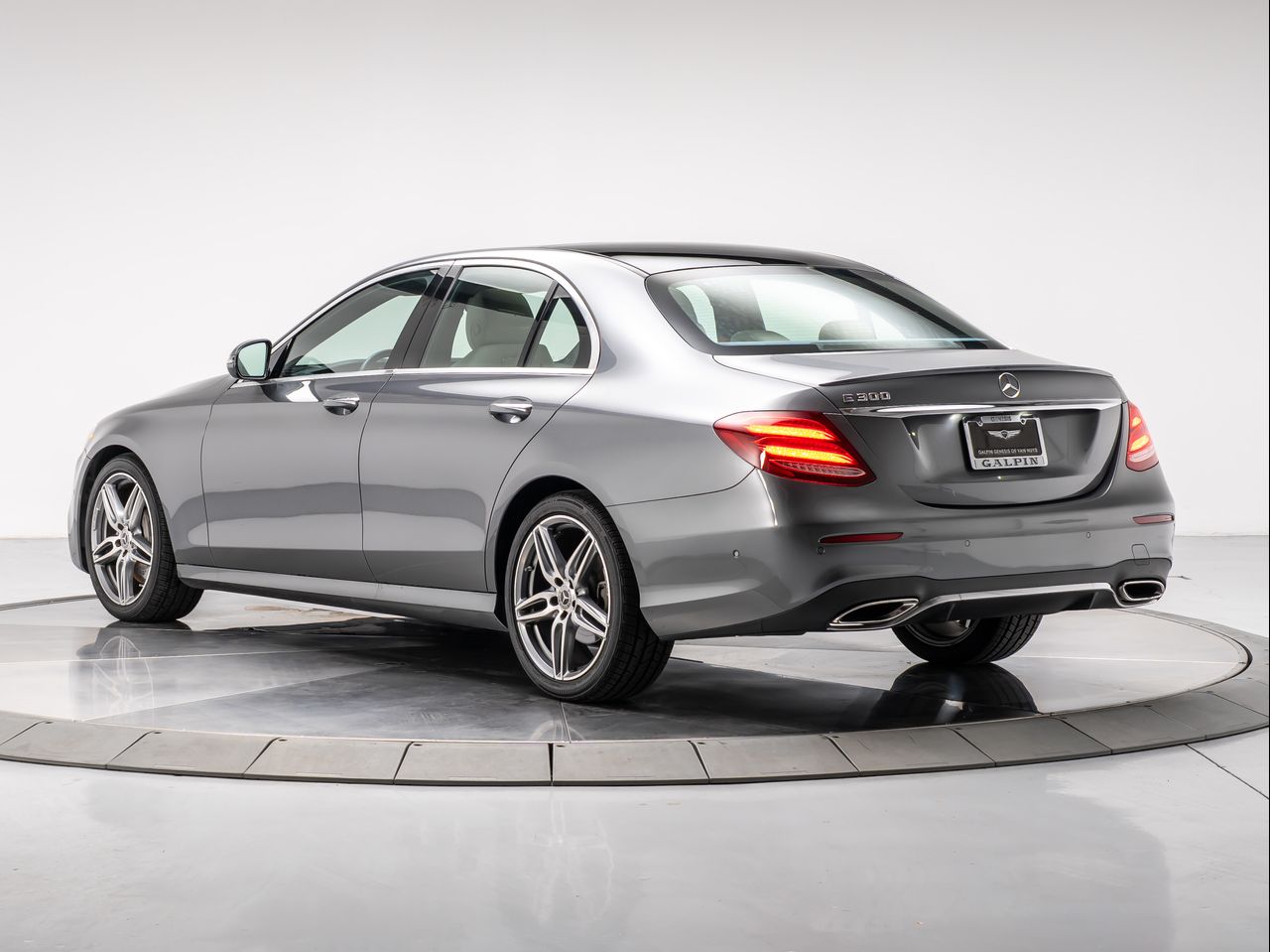 2018 Mercedes Benz E 300 photo 3