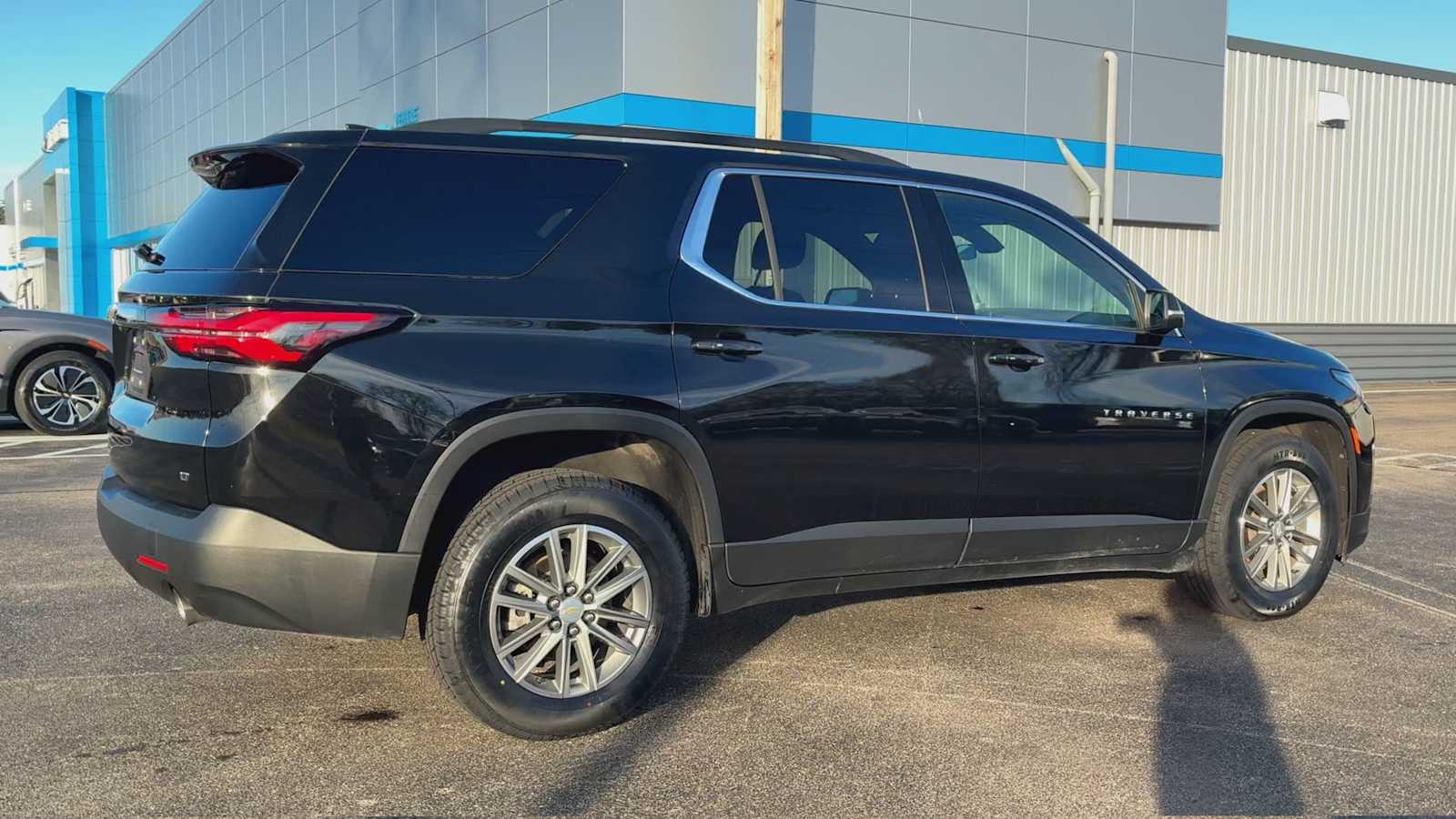 2023 Chevrolet Traverse Cloth photo 2