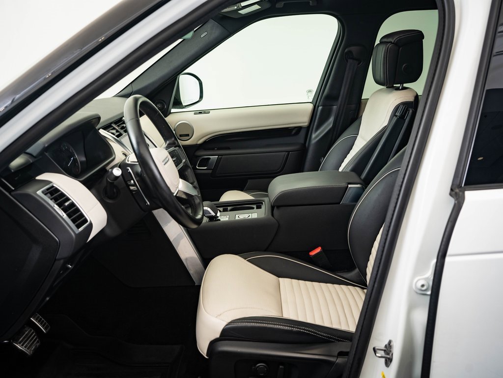 2023 Land Rover Discovery S R-Dynamic photo 17