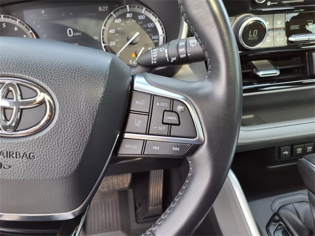 2020 Toyota Highlander XLE photo 21