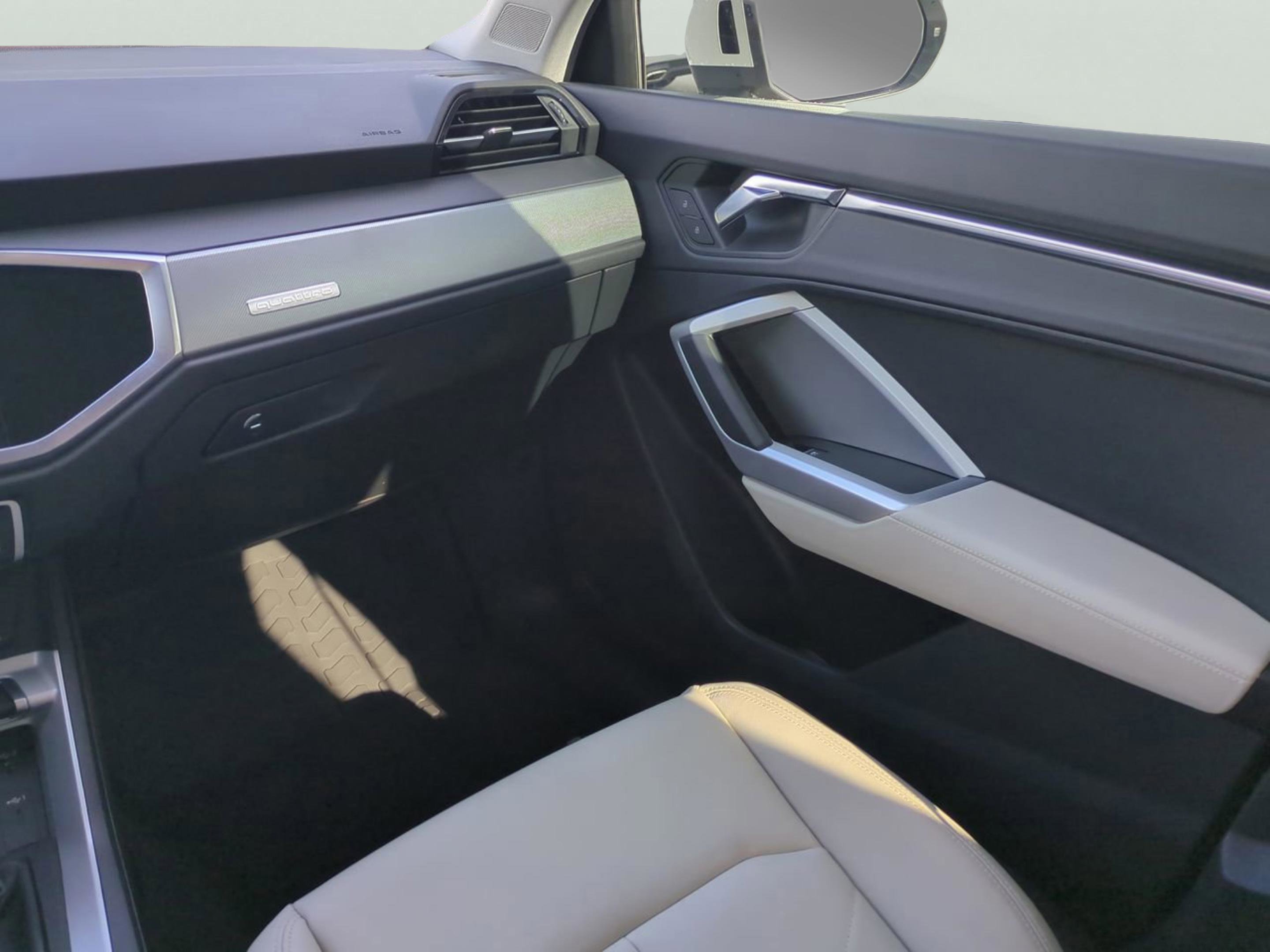 2022 Audi Q3 S line Premium Plus photo 18
