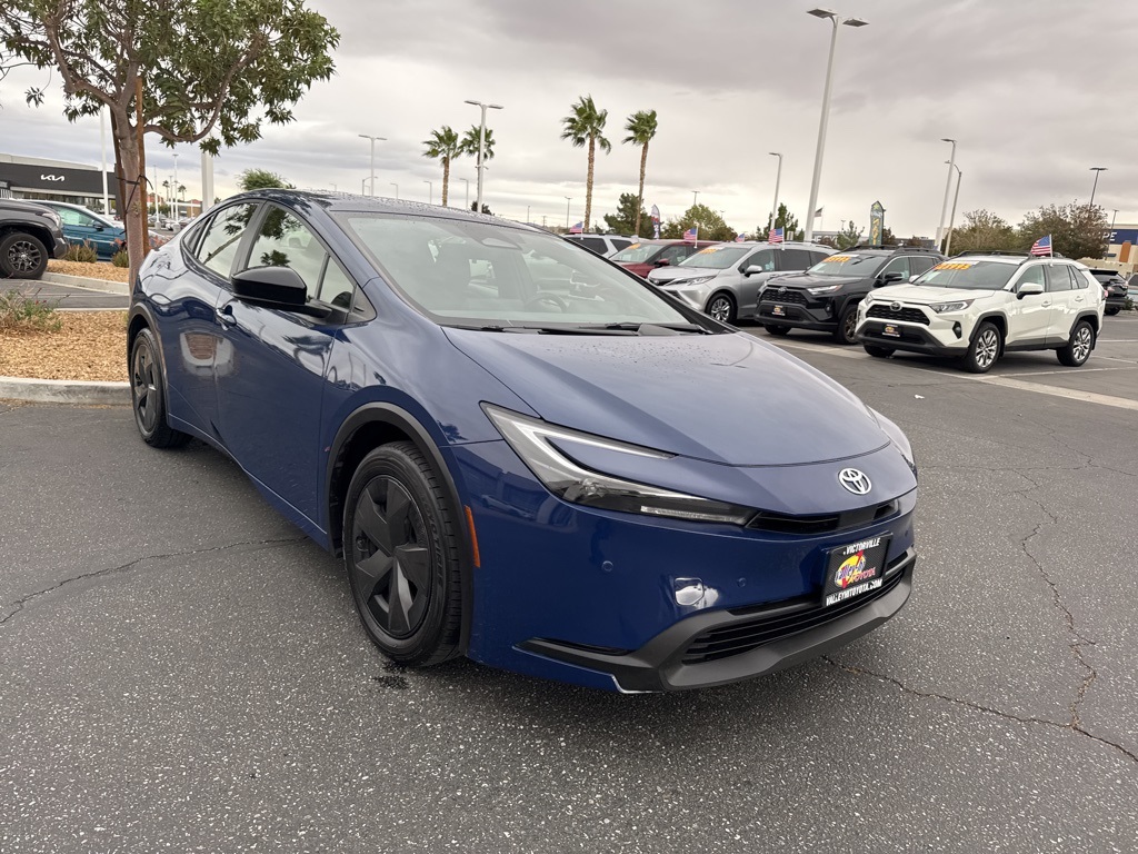 2023 Toyota Prius LE photo 4
