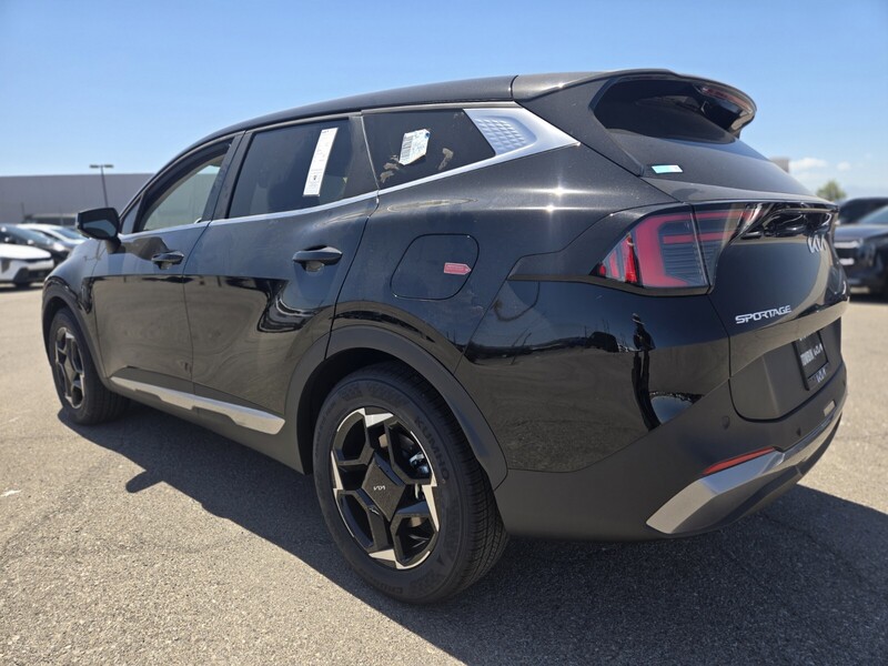 2026 Kia Sportage EX photo 3