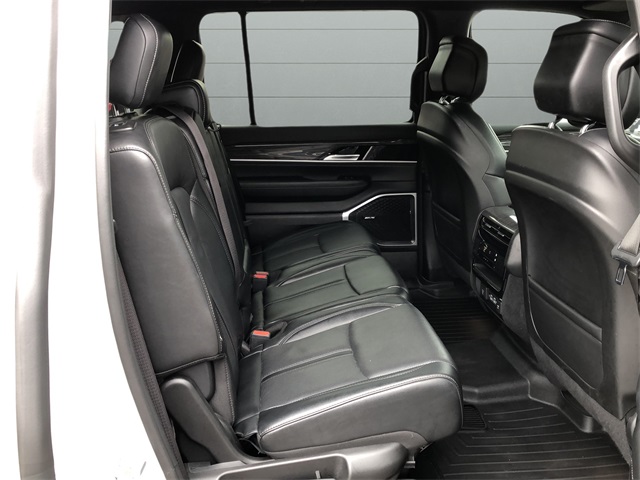 2022 Jeep Wagoneer Series III photo 13