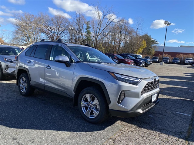 2025 Toyota RAV4 XLE's photo