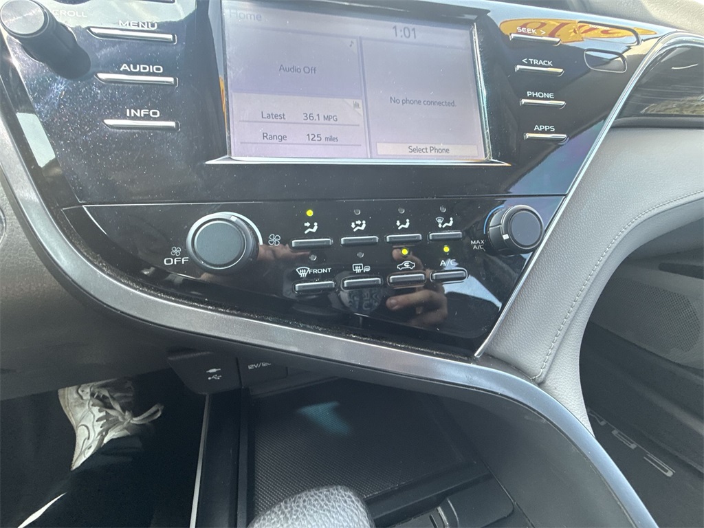 2018 Toyota Camry LE photo 16