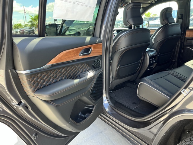 2025 Jeep Grand Cherokee Summit Reserve photo 16