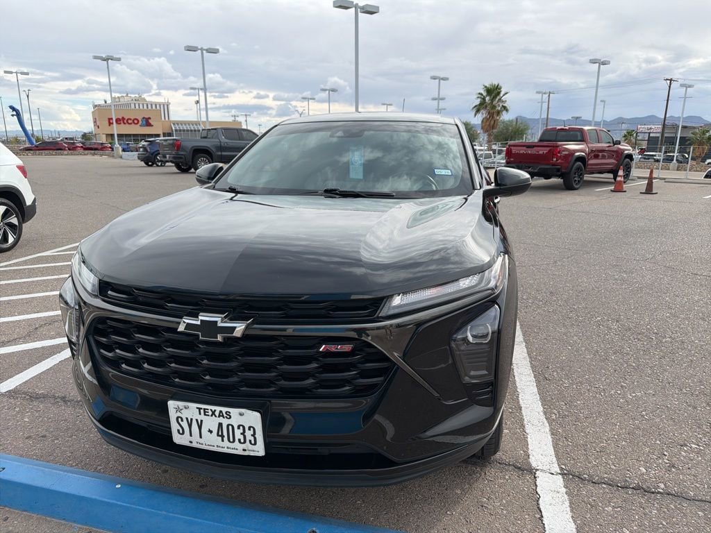 2024 Chevrolet Trax photo 2