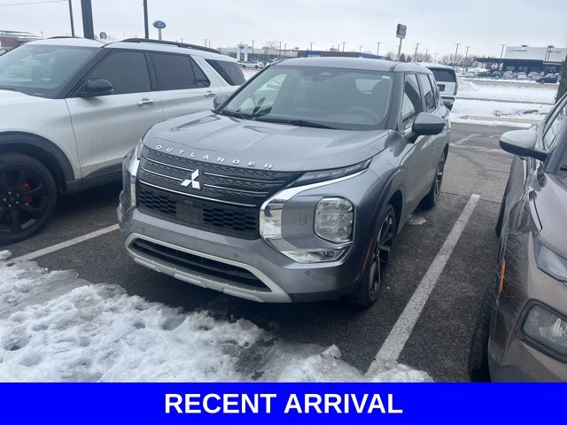 2022 Mitsubishi Outlander SE's photo