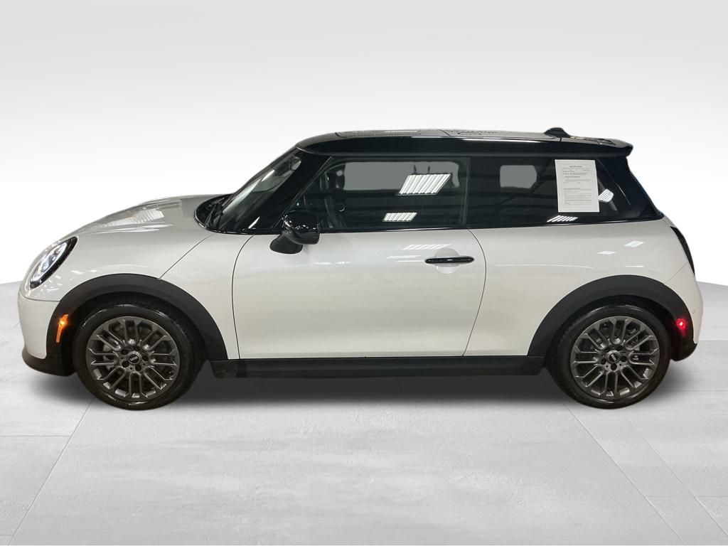 2025 Mini Cooper 2 Door Hardtop Signature photo 2