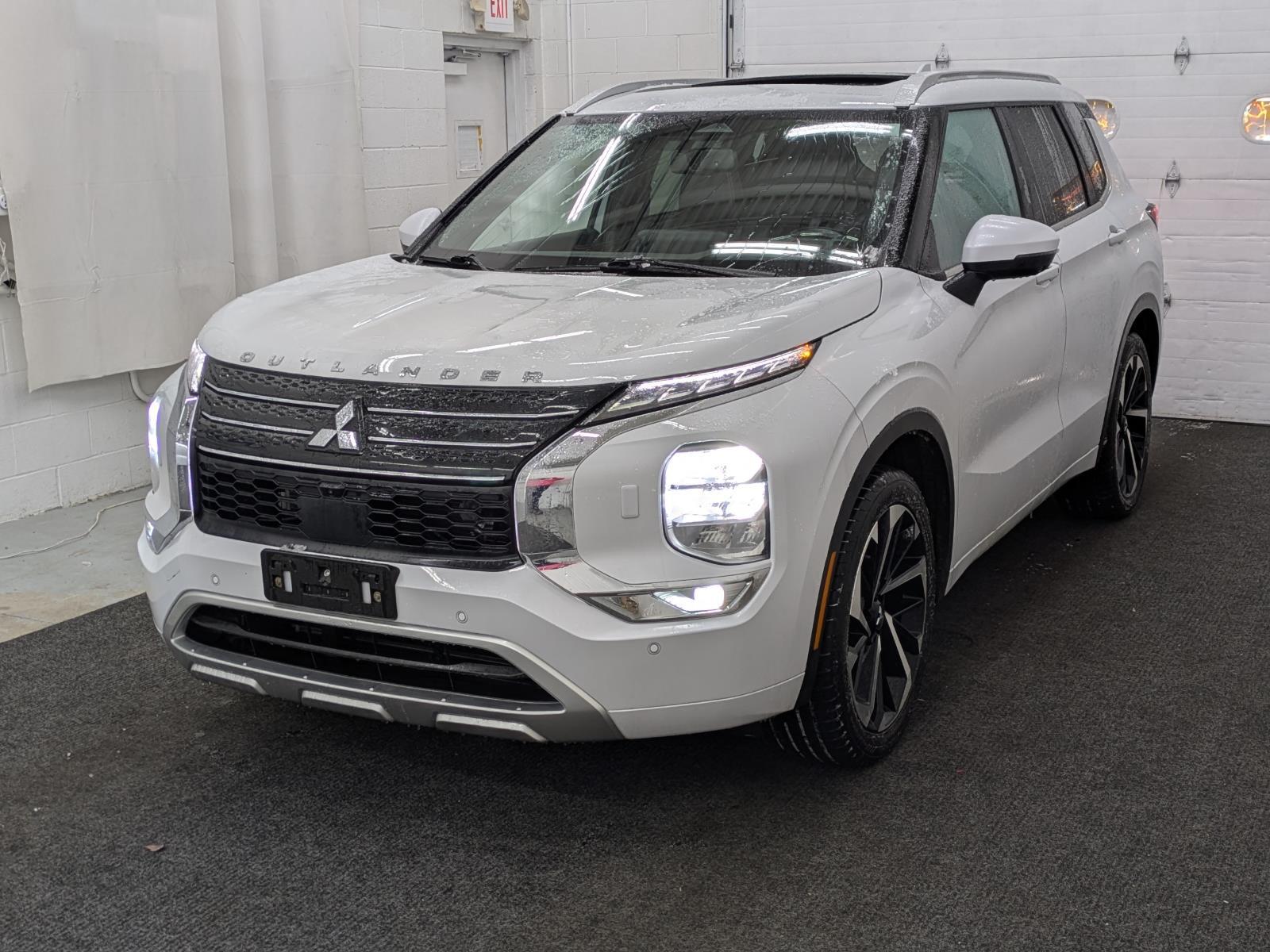 2022 Mitsubishi Outlander SEL Launch Edition's photo