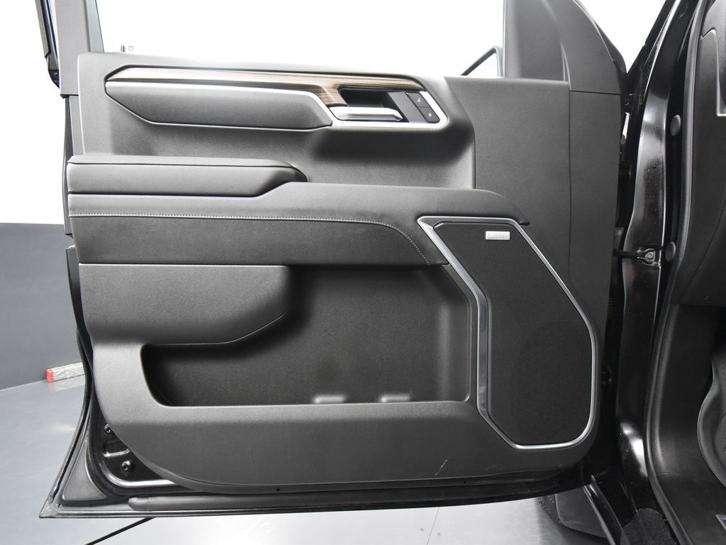 2025 Chevrolet Silverado 1500 RST photo 14