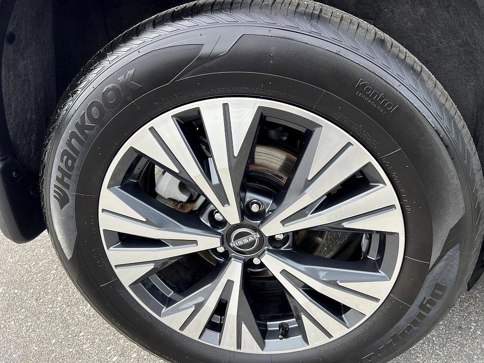 2023 Nissan Rogue SV photo 11