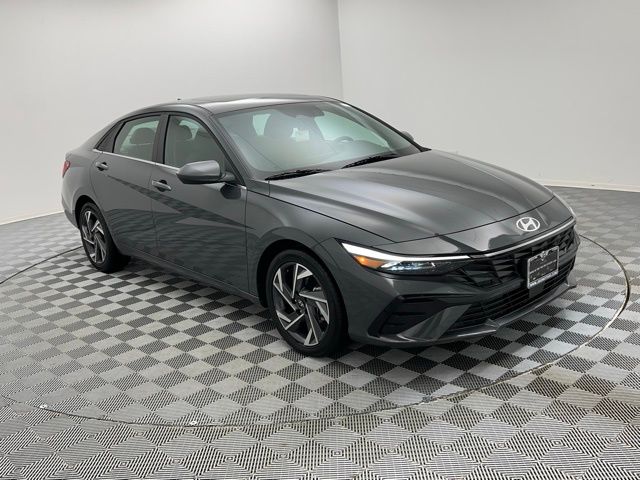 2025 Hyundai Elantra SEL Convenience photo 3