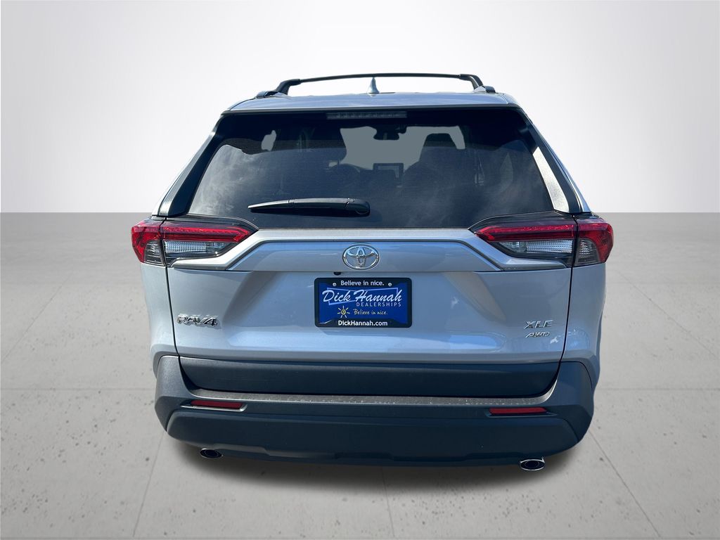 2025 Toyota RAV4 XLE photo 8