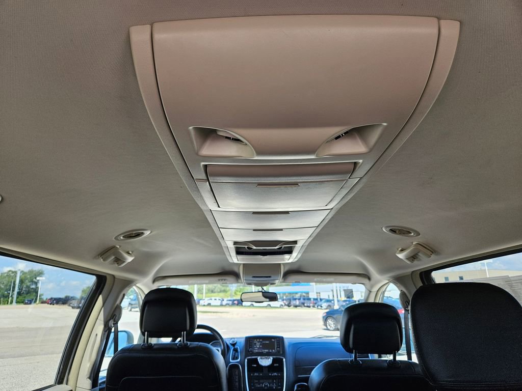 2016 Chrysler Town & Country Touring photo 28
