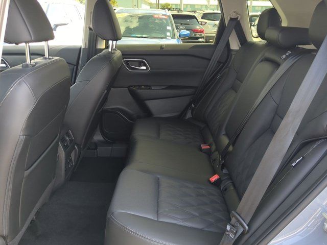 2025 Nissan Rogue Platinum photo 14