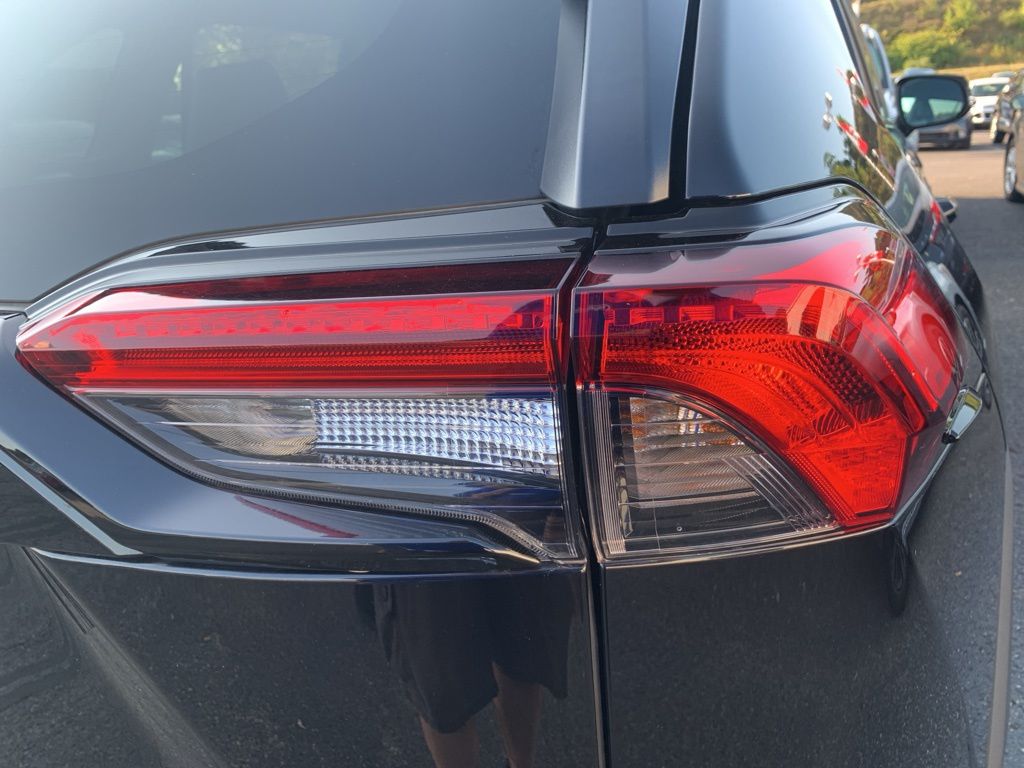 2024 Toyota RAV4 XLE Premium photo 32