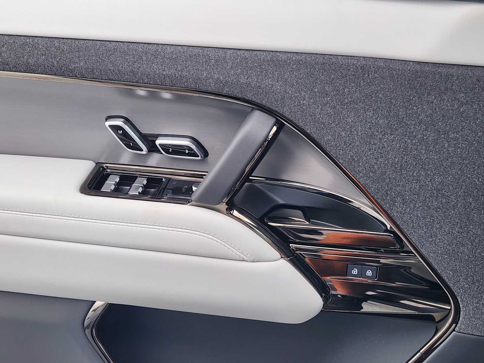 2025 Land Rover Range Rover Sport SE photo 17