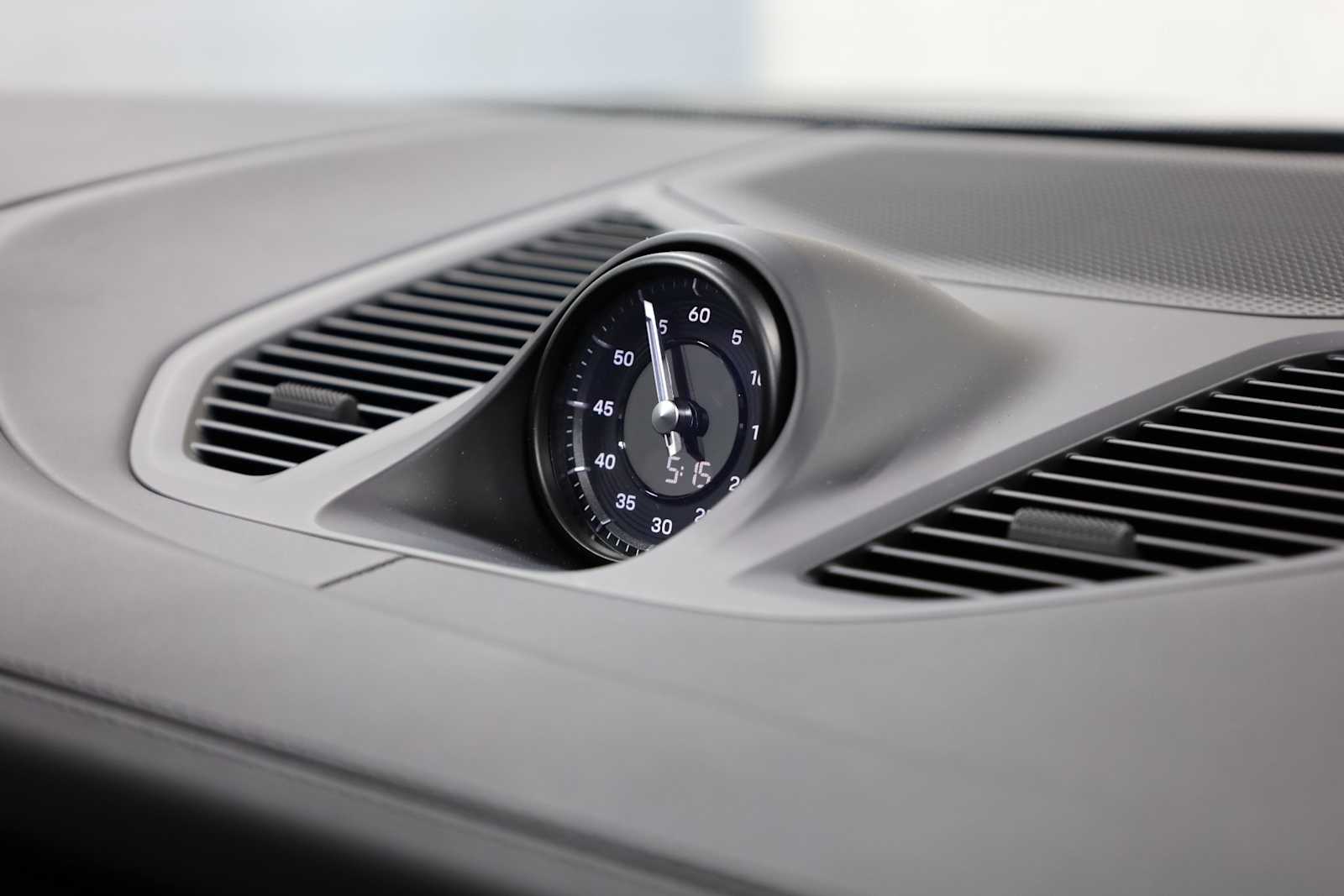 2024 Porsche Cayenne S E-Hybrid photo 15