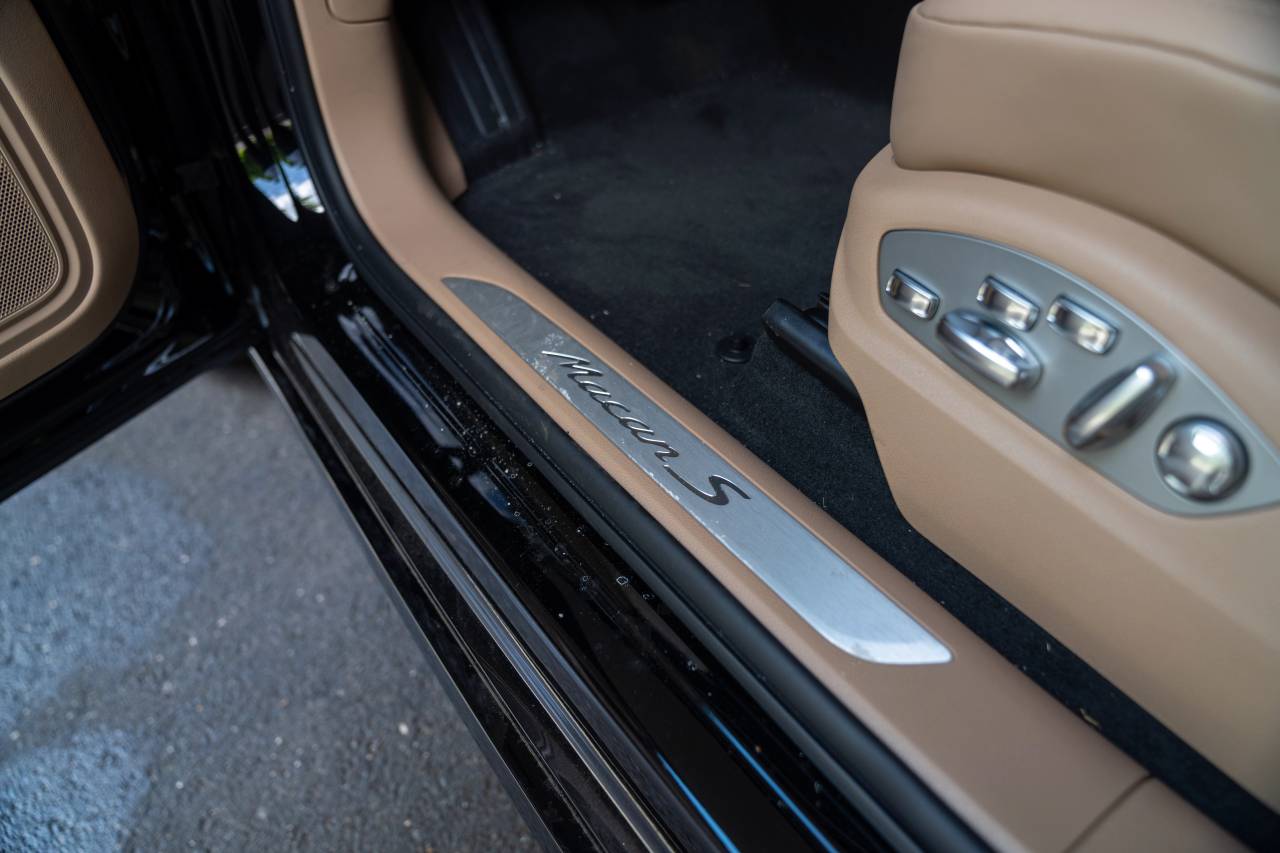2025 Porsche Macan S photo 26