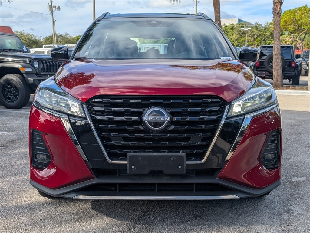 2023 Nissan Kicks SR photo 2