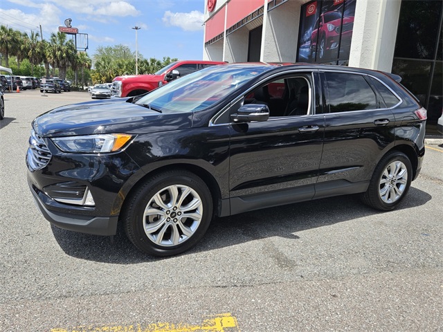 2024 Ford Edge Titanium photo 2