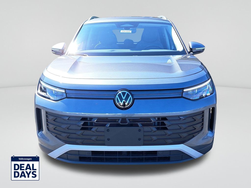 2025 Volkswagen Tiguan SE photo 2