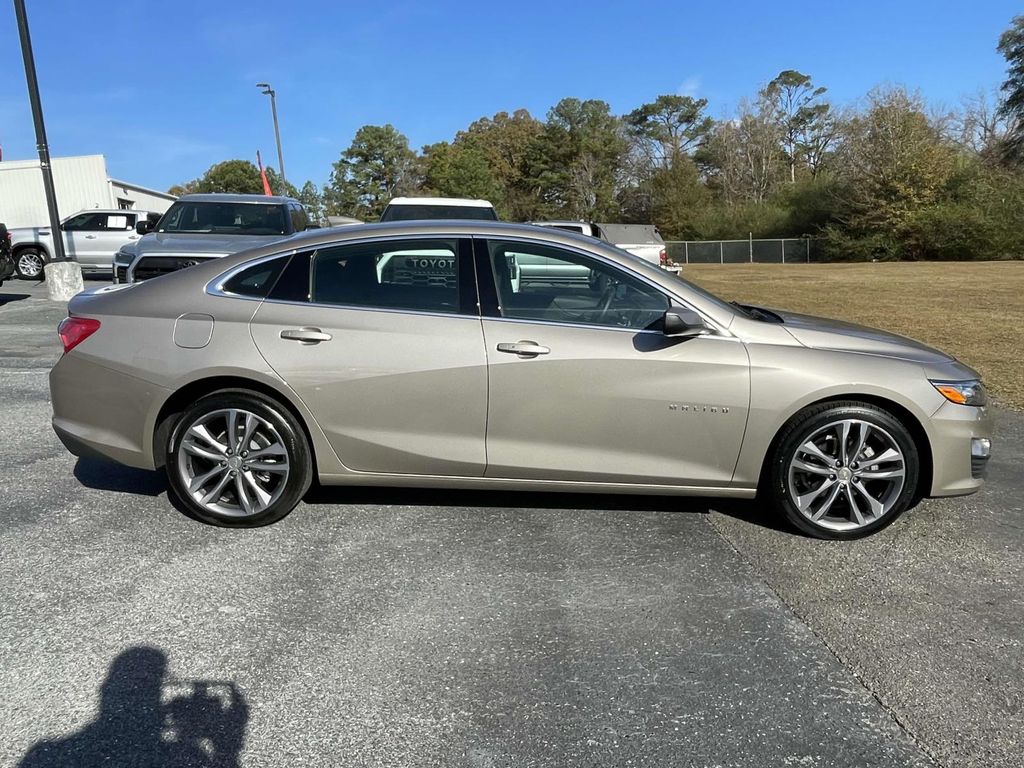 2024 Chevrolet Malibu Premier 2LT photo 2