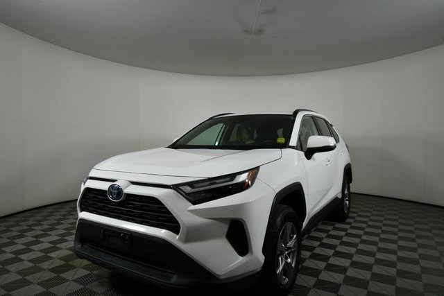 2022 Toyota RAV4 Hybrid XLE photo 5