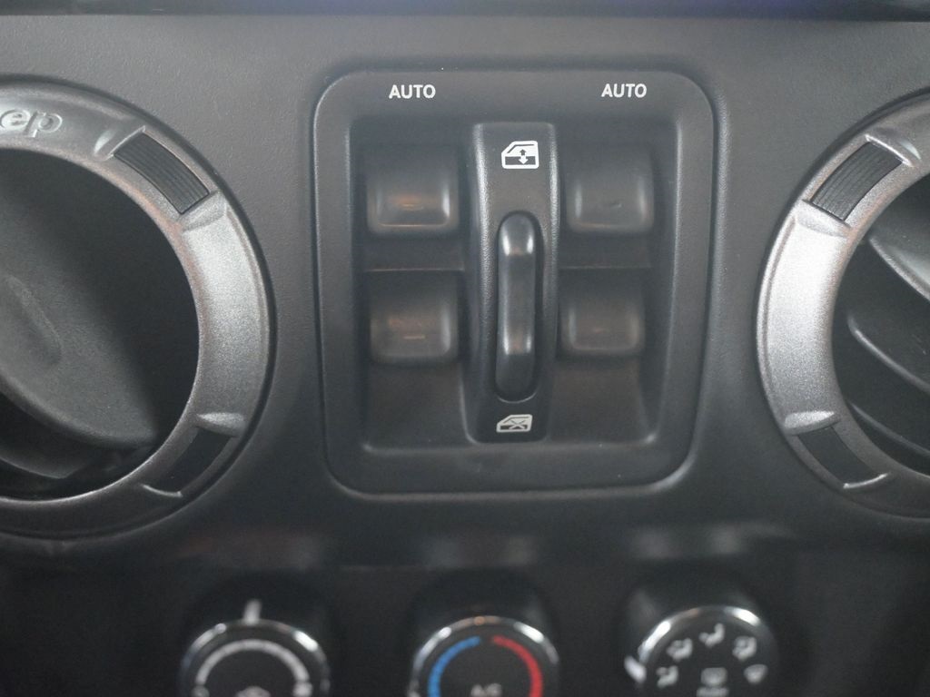 2015 Jeep Wrangler Unlimited Sport photo 6