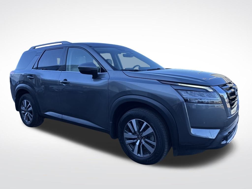 2024 Nissan Pathfinder SL's photo